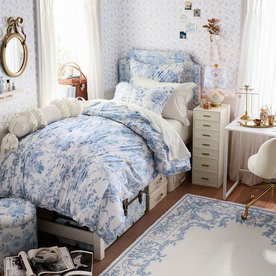 beachy dorm room design