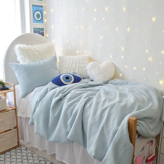 beachy dorm room idea