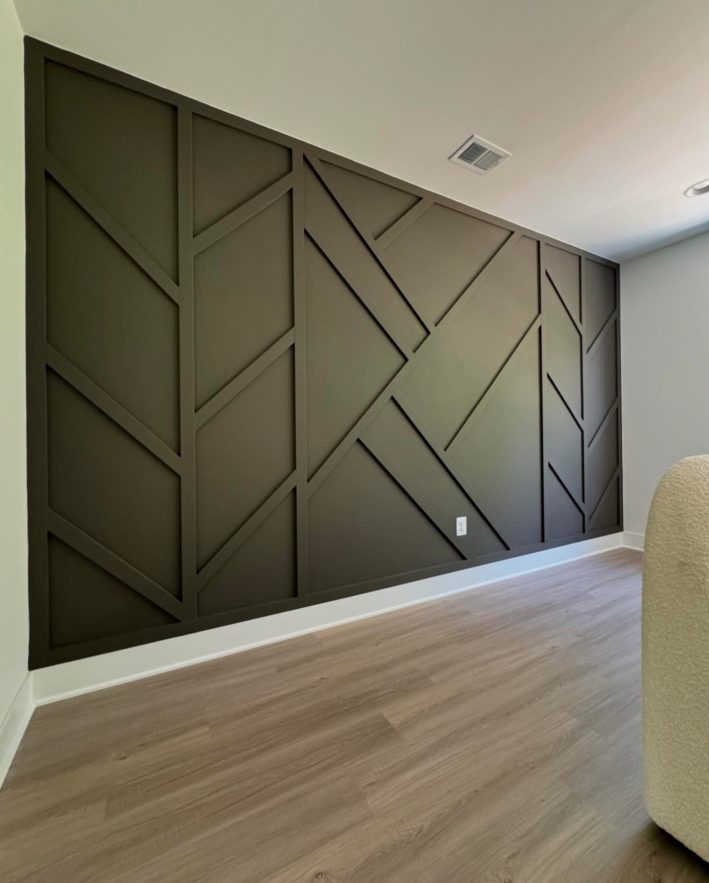 clean living room wall decor idea