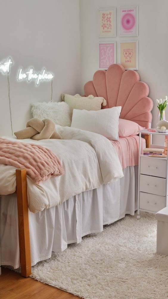 pink themed pretty dorm room