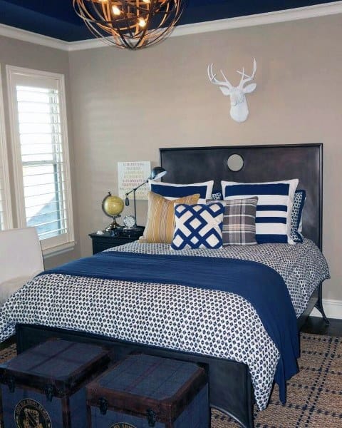 simple bedroom decor for young boys
