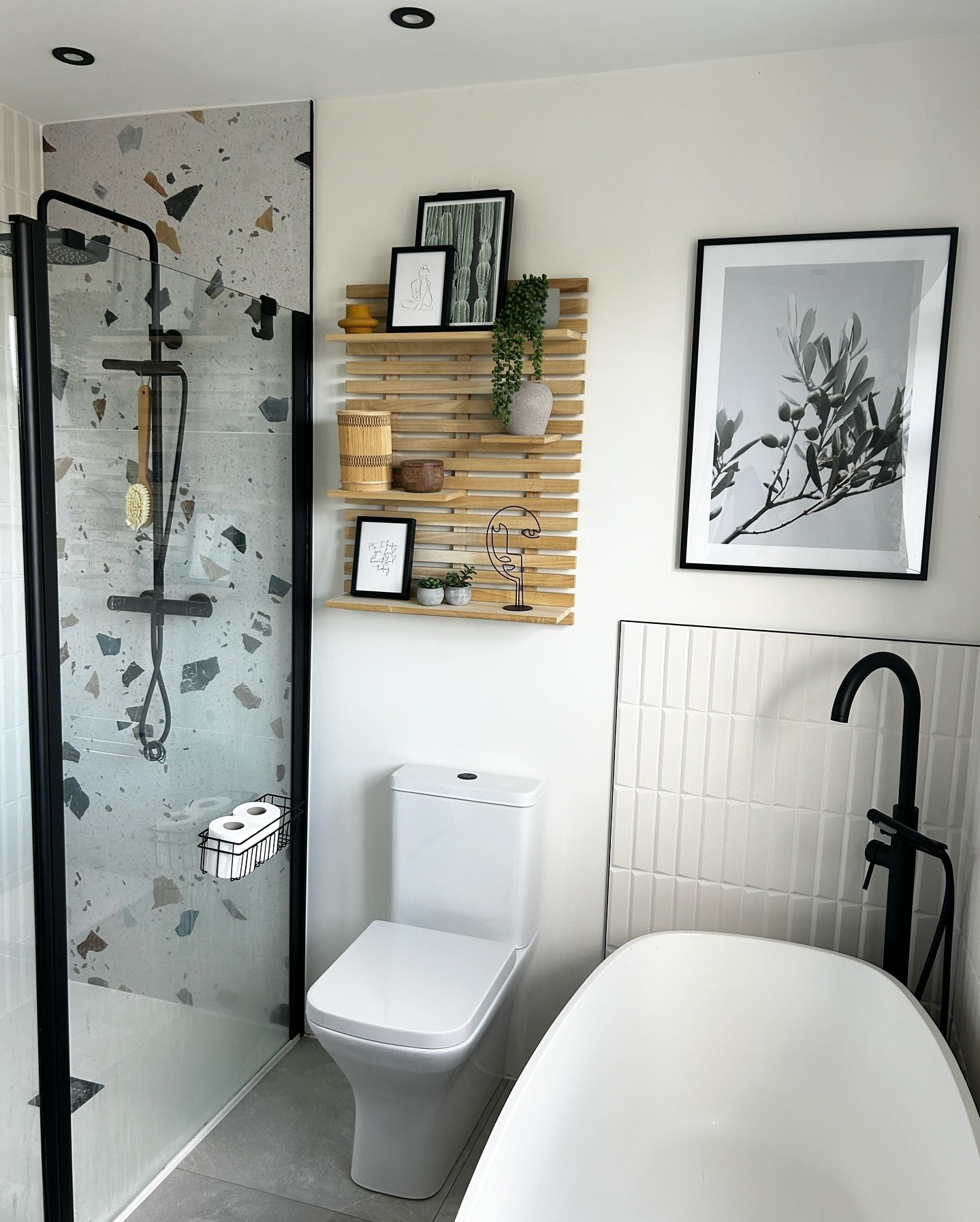 small bathroom decor styles