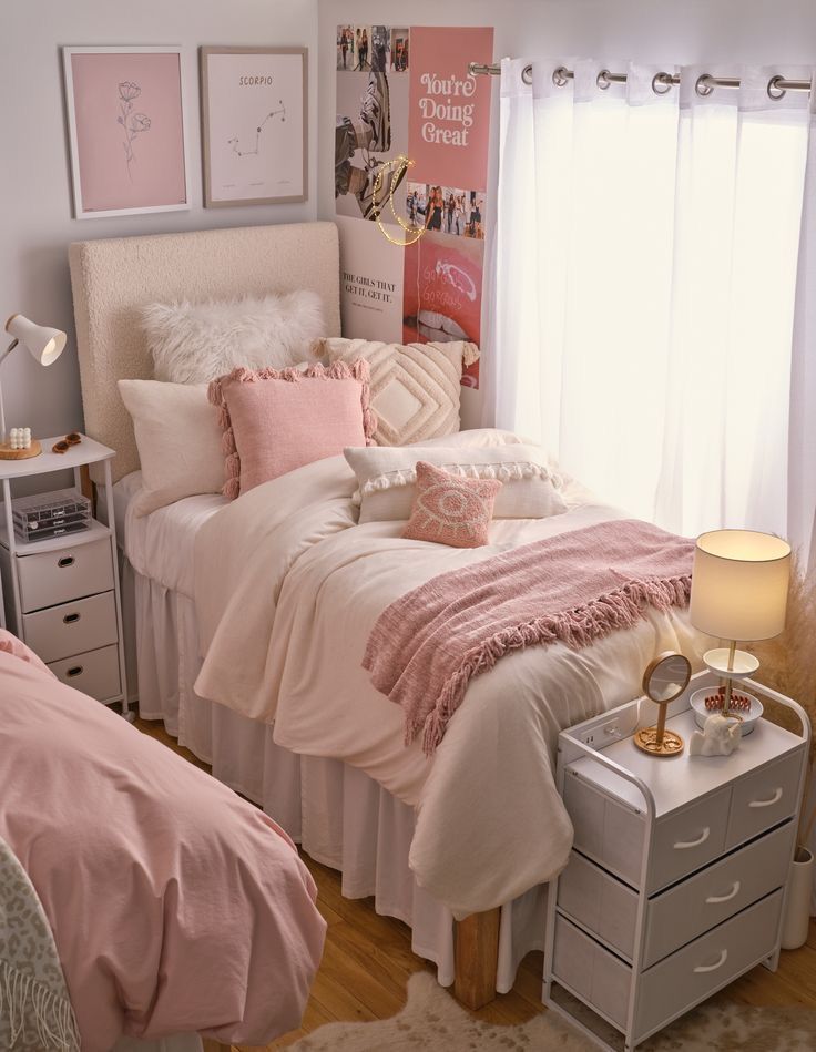 Pretty Dorm Room Ideas For The Best Girly Experience - Her Home Decorations