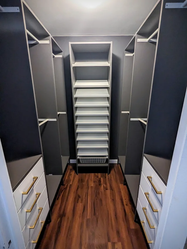 custom-small-walk-in-closet