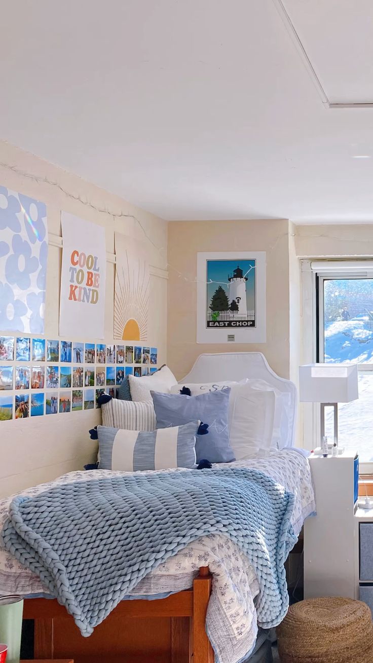 simple coastal dorm room