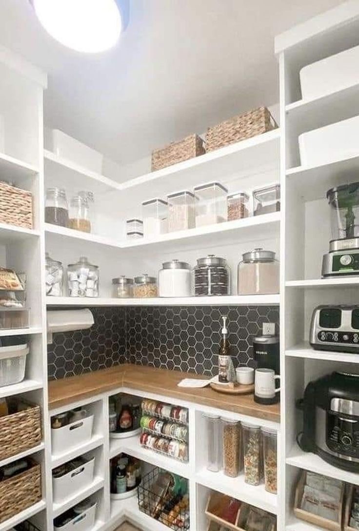 creative small walk in pantry