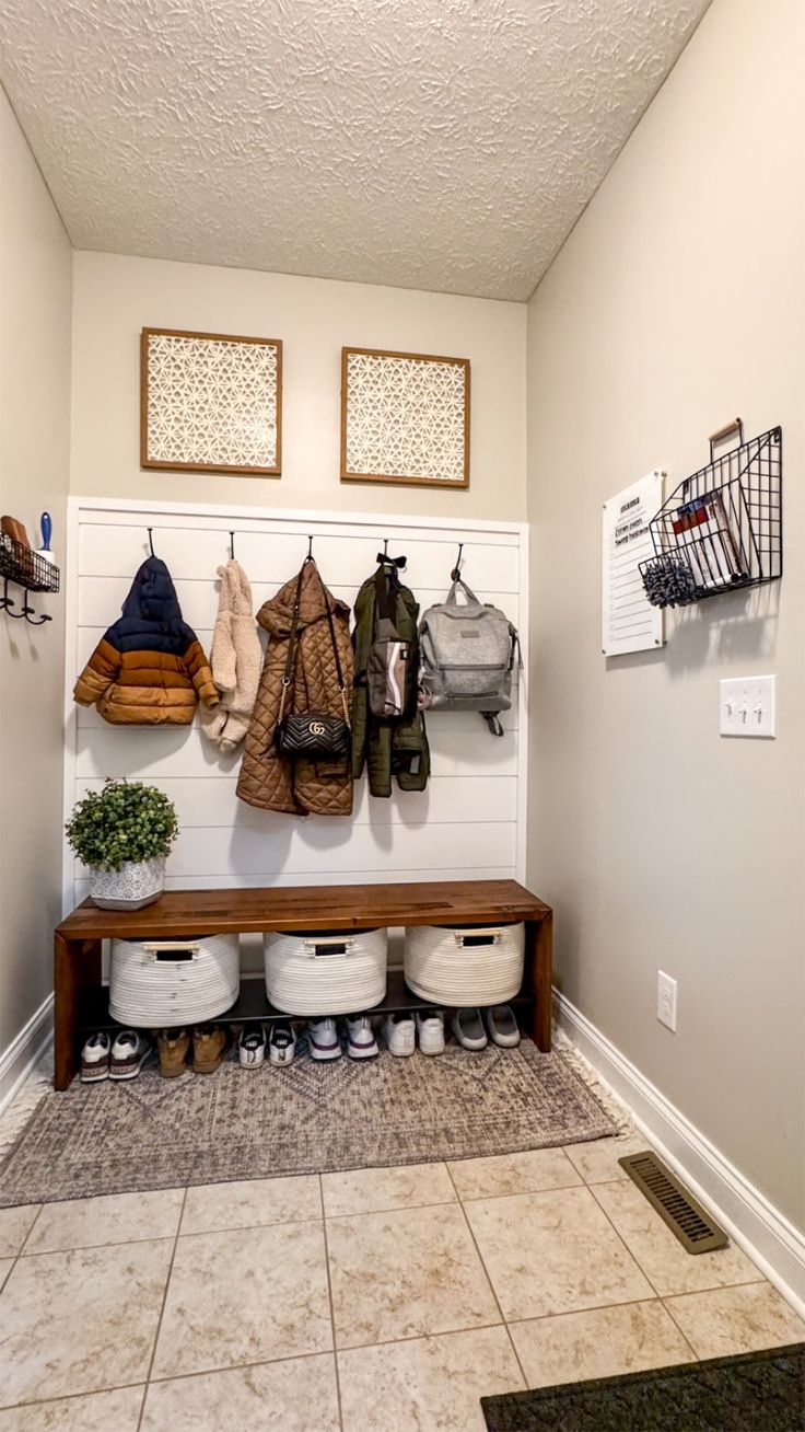 simple small mudroom ideas