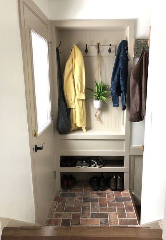 small mudroom decor ideas