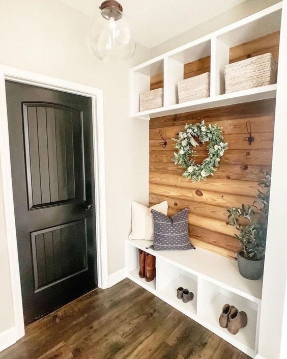 stunning mudroom entryway