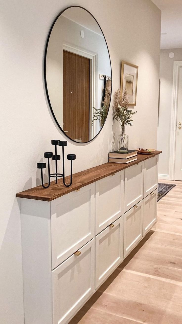 bold round mirror decor