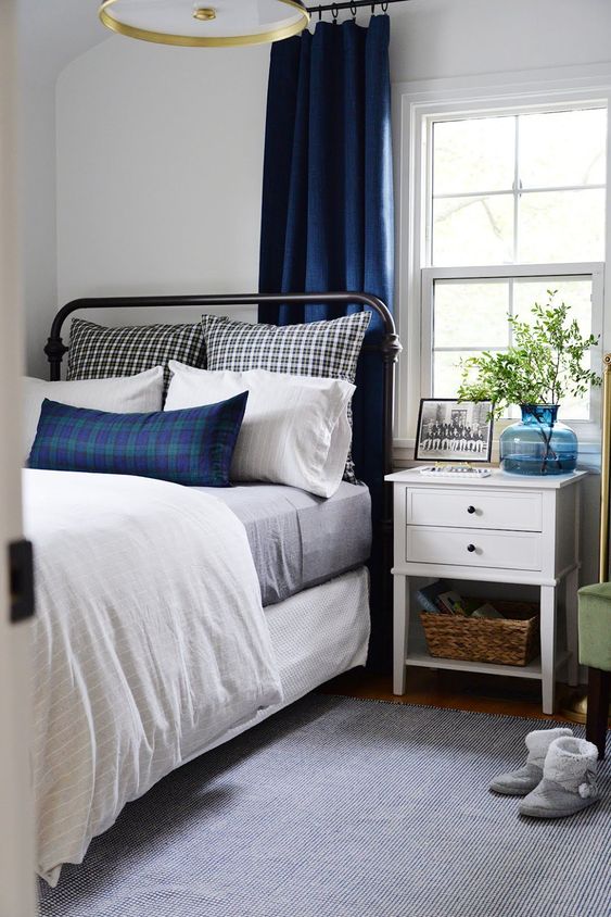 small guest bedroom