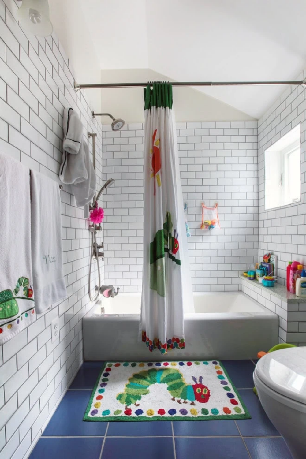 Lovely Kids Bathroom Design